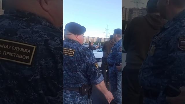 Сотрудники ФССП отжимают автомобиль у женщины без предъявления исполнительного производства.3