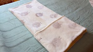 У нас так покрывало никто не складывает, а зря. Покажу, какому хитрому трюку меня научила подруга юж