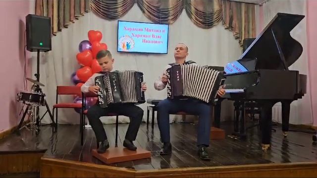 "Милая мама" А.Аверкин дуэтом с папой.Фестиваль семейного творчества" Музыка родных сердец".