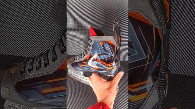 Подарочные кастомные хоккейные коньки с индивидуальным дизайном от V76. Сделано в РОССИИ!