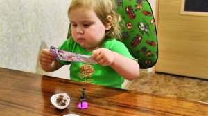 Открываем Киндер сюрприз