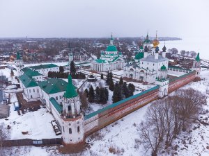 Полет над Спасо-Яковлевским монастырем в Ростове Великом