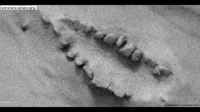 Megalithic Ruins on Mars? ? 8°37'27.53"S 123°38'21.39"W смотреть онлайн