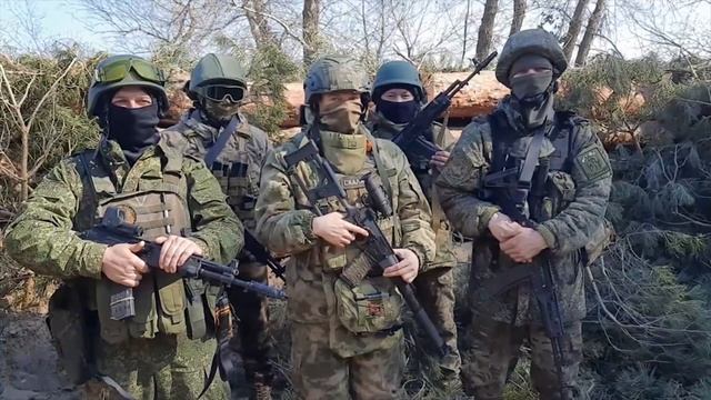 Добровольцы читают стихи