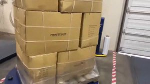 Упаковка коробок на паллете в стретч плёнку | Паллетообмотчик с вращающейся платформой ROTOPLAT 708