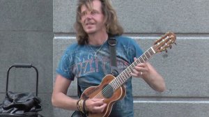 ШВЕЦИЯ: Гитарист в центре Стокгольма Sweden Stockholm