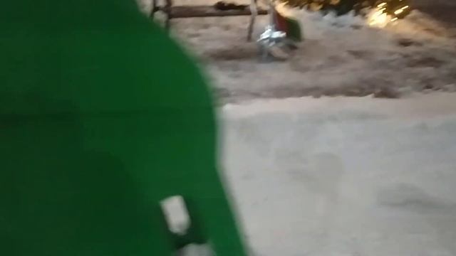 Как сделать горку из снега детям во дворе своими руками снято на видео смотреть онлайн