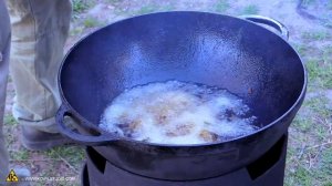 Куриные плечики в кляре, готовлю на новой печке в казане