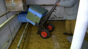 Заношу улья ППУ апилифтом СЛК Батыр от компании Башпчелком  в омшанник. Мой отзыв. Пчеловодство.