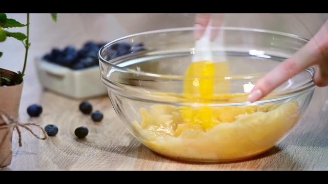 Пирожные Шу с черничным кремом смотреть онлайн