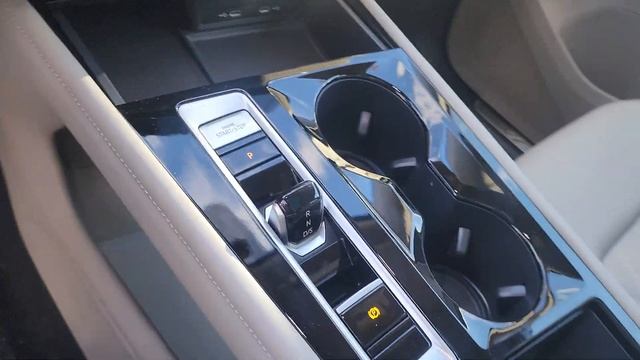 2024 Volkswagen Atlas SEL Premium R-line  STR24614