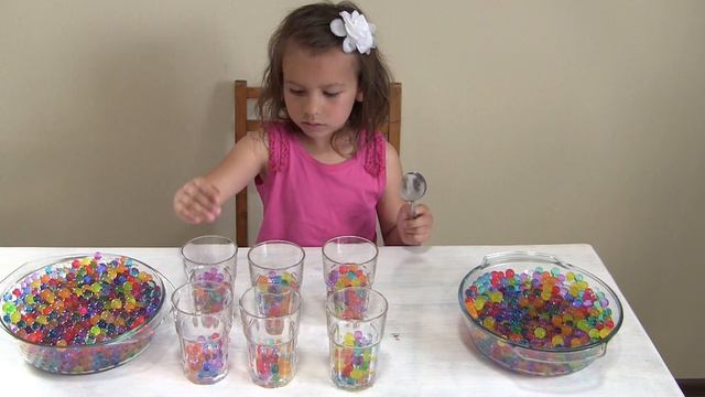 Катя в шариках ОРБИЗ ищет Angry Birds. ORBEEZ TOYS CHALLENGE with Angry Birds toys смотреть онлайн