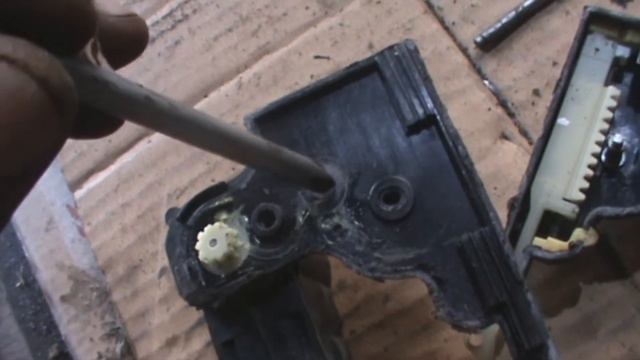 ремонт электро замка эпика, не отпирался, жужжал смотреть онлайн