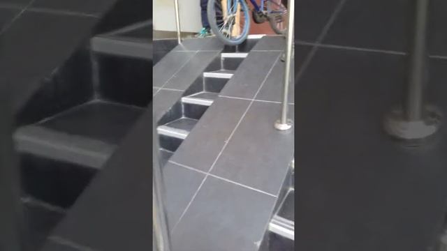 Удачно скатился по лестнице смотреть онлайн