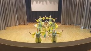 Танец с яблоками