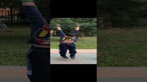 Установлен новый рекорд по продолжительности виса на двух руках без отрыва пальцев от перекладины.