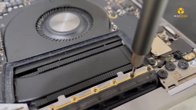 Ganti LCD Macbook Pro Retina A1989 13 inch смотреть онлайн