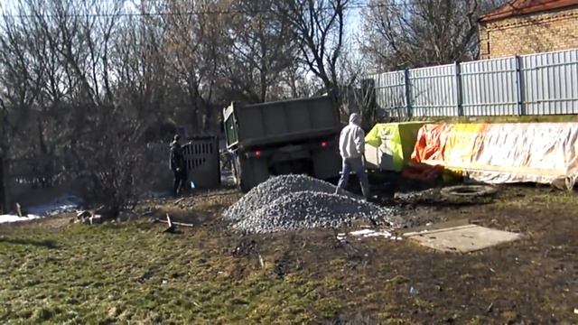 завозим щебень во двор. не опытный водитель зила. частный дом. выпуск 73. смотреть онлайн
