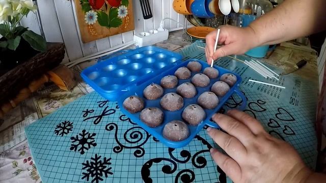 Рецепт шоколадной глазури для кейкпопсов и подтеков на тортах.