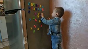сафия учат Англии́скии́ Алфавит