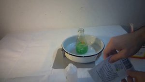 фонтан из пены( кислота +сода)