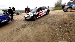 Mitsubishi Lancer Evolution VIII 8 rally car exhaust sound, anti lag system, launch and fly by