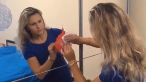 Как наклеить интерьерные наклейки