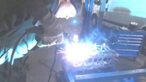 Как легко выкрутить сломанную шпильку с головки блока цилиндров. Fiat Doblo 1.4