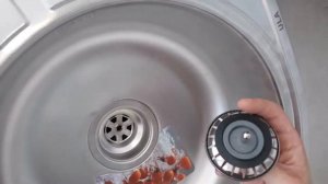 Установка сифона с переливом на кухне