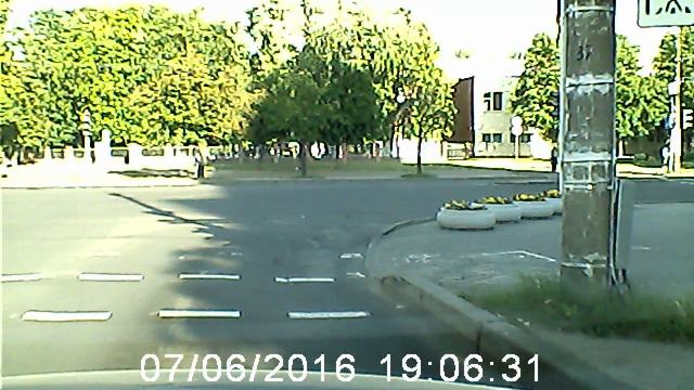 Не пропустил пешеходов , да и на тротуар лучше с "зебры". смотреть онлайн