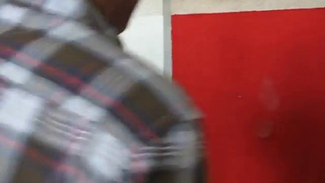 Активные болельщии бьют ногами АКВАПАНЕЛЬ КНАУФ смотреть онлайн