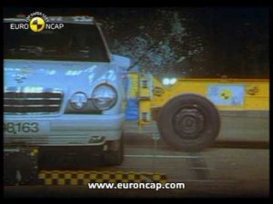 Mercedes Benz E Class - 1998 - Краш-тест.