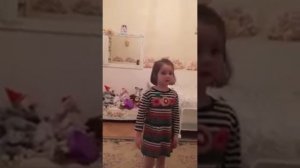 В лапку шмель берет смычок