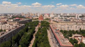 Центр жаркого Волгограда с высоты птичьего полета, 4k