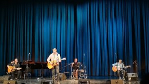 Алексей Хомчик и группа Ирония судьбы  "После бала" в киноклубе Эльдар 10.04.2022