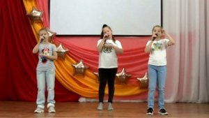 Бабушка и интернет.  Поёт студия Каникулы!