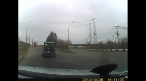 У машины открылся багажник на ходу