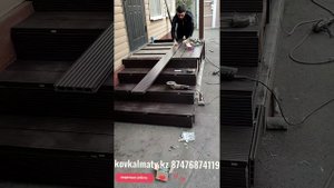 сделали крыльцо, каркас из профиля и обьшили террасной доской клиенты довольные. #лестница #крыльцо