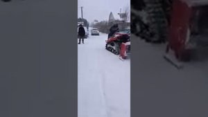 Уборка снега на минитракторе YANMAR. Снегоротор на плотном слежавшемся снегу