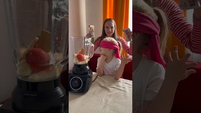 Смузи благополучно съели куры ?? #дети #семья #мамскийвлог смотреть онлайн