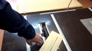 Стол для циркулярки и фрезера Крепление пилы и антискольный вкладыш