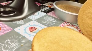 Готовим у Каси / Торт Maltesers и M&M's и Kit Kat / яркий торт