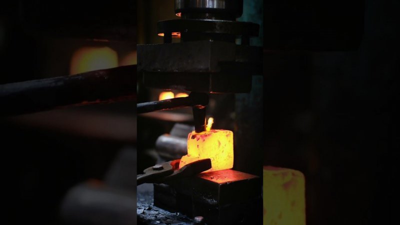 Прошивка топора УРМ Аника #axe #blacksmith #forging