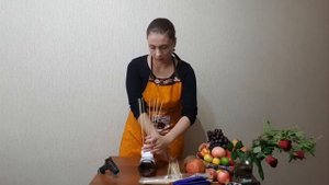 Крепление шампансокго (любой емкости) в букет горизонатально. Еще один способ.Обучение фудфлористик