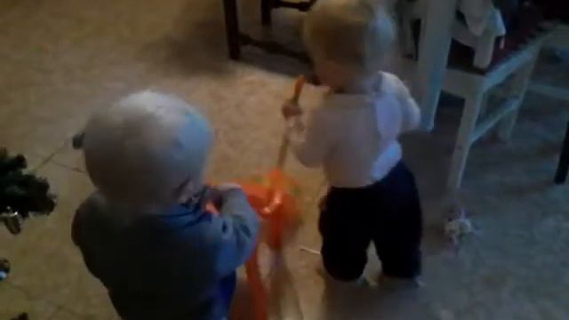 Детские игры. Стул 1 смотреть онлайн