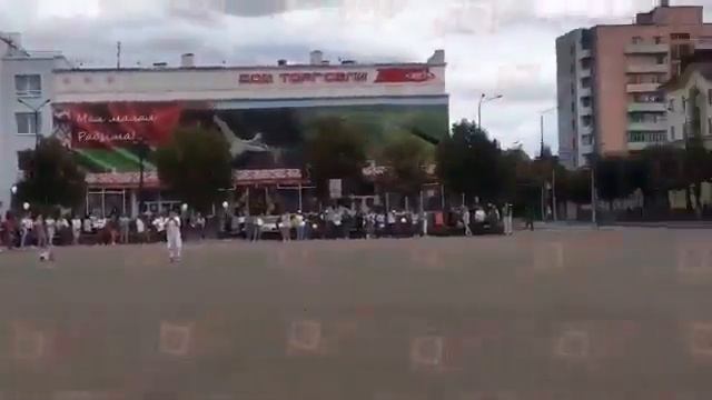 В Борисове сотни людей на центральной площади смотреть онлайн
