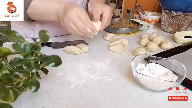 ПИРОЖКИ С МЯСОМ ИЗ РУБЛЕНОГО ТЕСТА. MINCED MEAT PIES English subtitles. DÖYMƏ XƏMİRDƏN PİROJKİLƏR.
