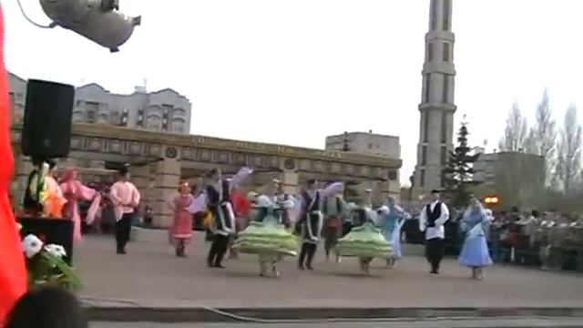 Ансамбль"Ровесник"Tatar dance"Gosti-Kazani"(9 mai-2011)Ansambl Rovesnik-Kazan citi смотреть онлайн