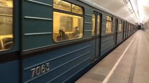 ЕЖ3 на станции Кузнецкий мост.