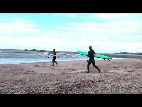Особенности русского серфинга: как устоять на волнах в зимней бухте